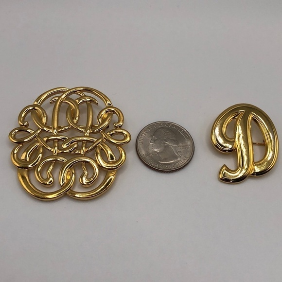 None Jewelry - LOT Bundle of Two Gold-tone Pins Pendant